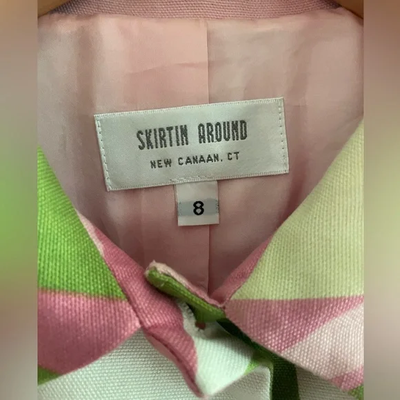 20% off today! Or make an offer! 

Whimsical pink and green raincoat. Size 8. - Picture 3 of 3